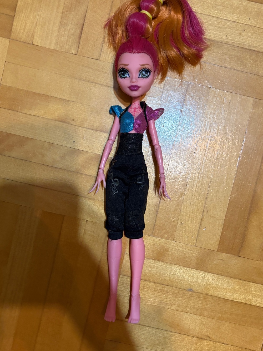 gigi grant 13 wishes monster high doll (ripped pants)